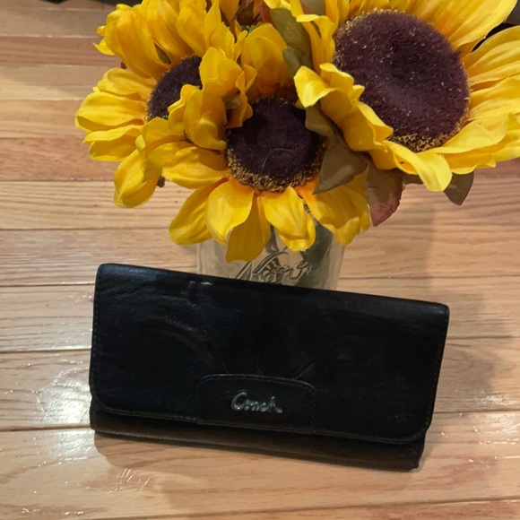 Coach Handbags - Coach Trifold Black Wallet 🖤